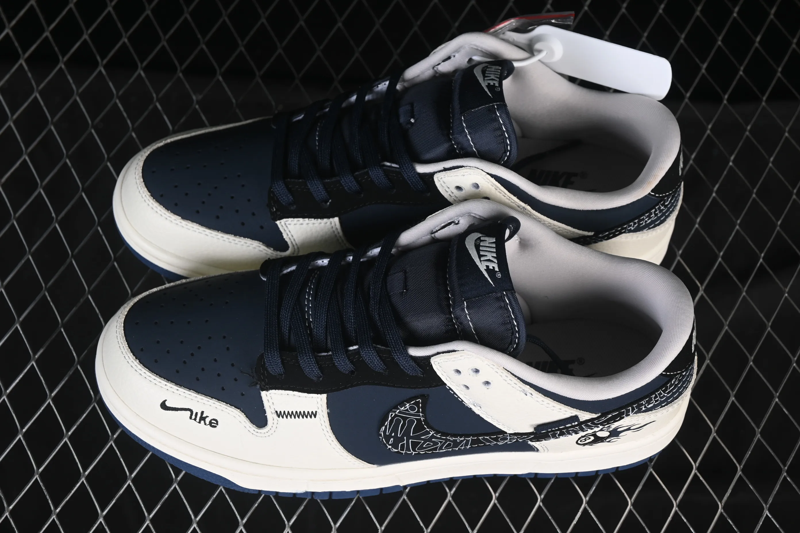All categories Nk SB Dunk Series Nk SB Dunk Low High-end customized low-top sneakers Nike SB Dunk Low Stusi co-branded beige gray black 8th anniversary high-end customized low-top casual sneakers SR2025-001